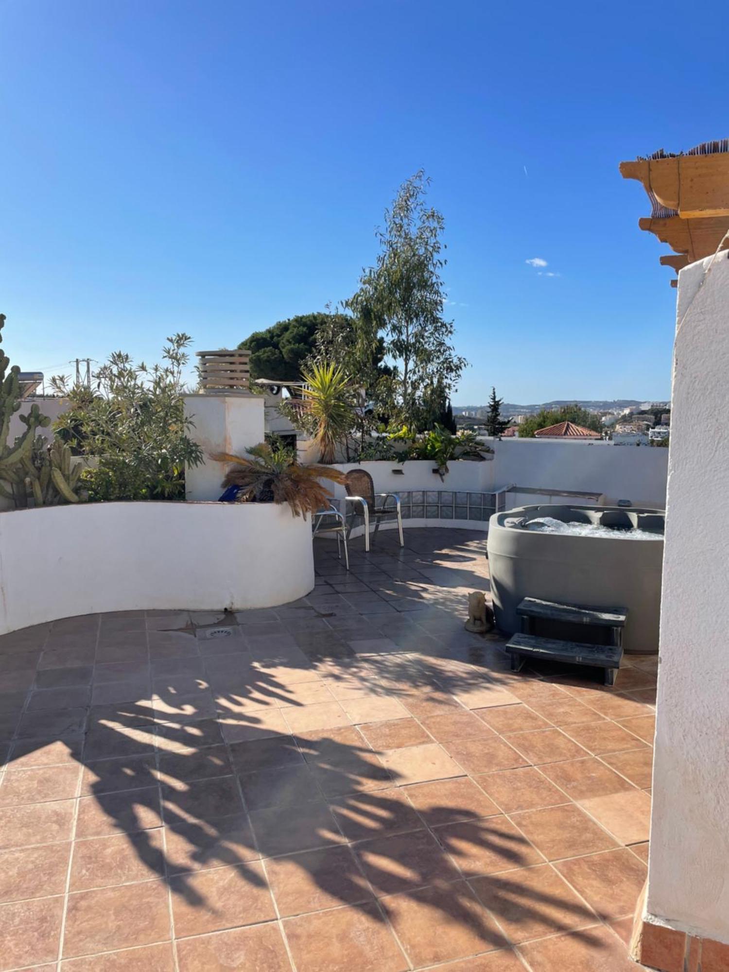 Penthouse With Private Roof Terrace And Jacuzzi Lägenhet Fuengirola Exteriör bild