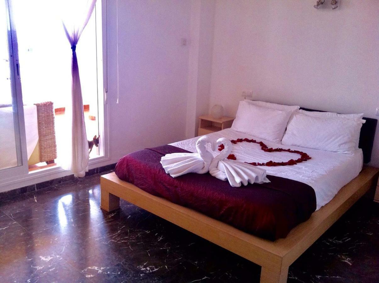 Penthouse With Private Roof Terrace And Jacuzzi Lägenhet Fuengirola Exteriör bild