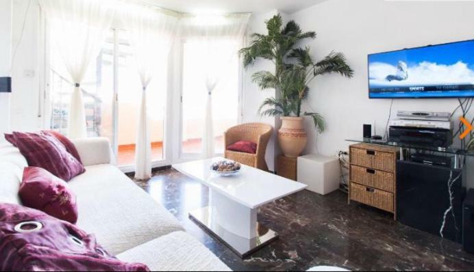 Penthouse With Private Roof Terrace And Jacuzzi Lägenhet Fuengirola Exteriör bild